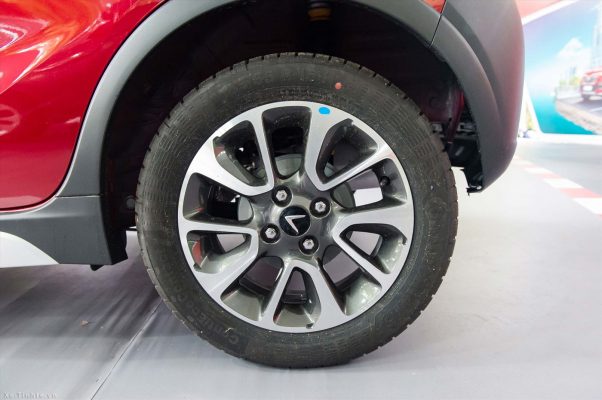 Fadil sử dụng bộ vành kích thước 15 inch